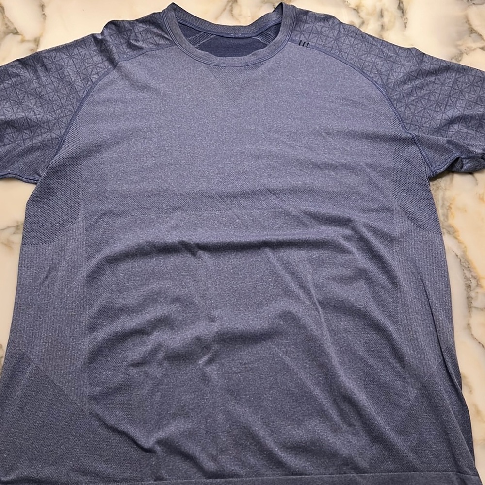 Lululemon mens work out shirt